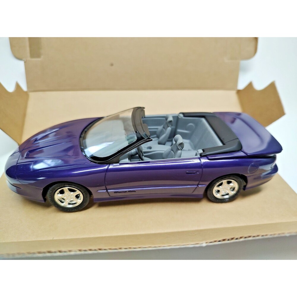 AMT Ertl 1997 Pontiac Firebird Trans Am Convertible Bright Purple Metallic 1/25